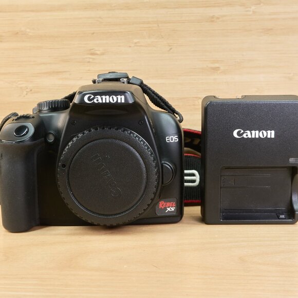 Canon Eos Rebel XS 10.1 MP DSLR Camera, Body Only! - Picture 1 of 8